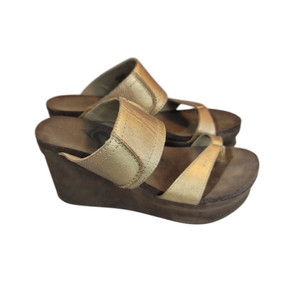 OTBT Brookfield gold leather suede wedge sandals size 10 Split peep toe shoes