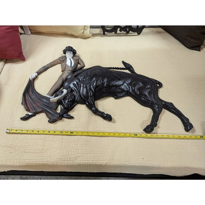Bullfighter Wall Plaque LARGE Vintage 1968 Syroco Matador Bull Hanging