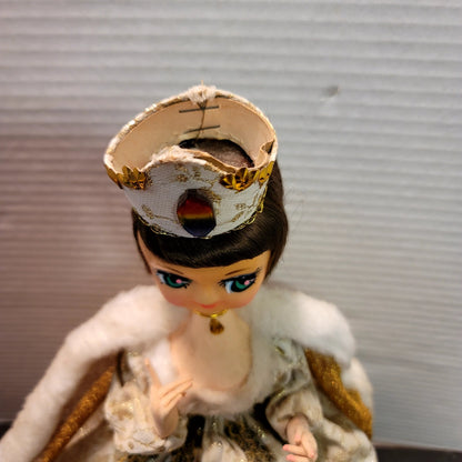 Big Eyes Vintage doll queen Bradley Made Korea Crown Robe Cape Rainbow Tiara