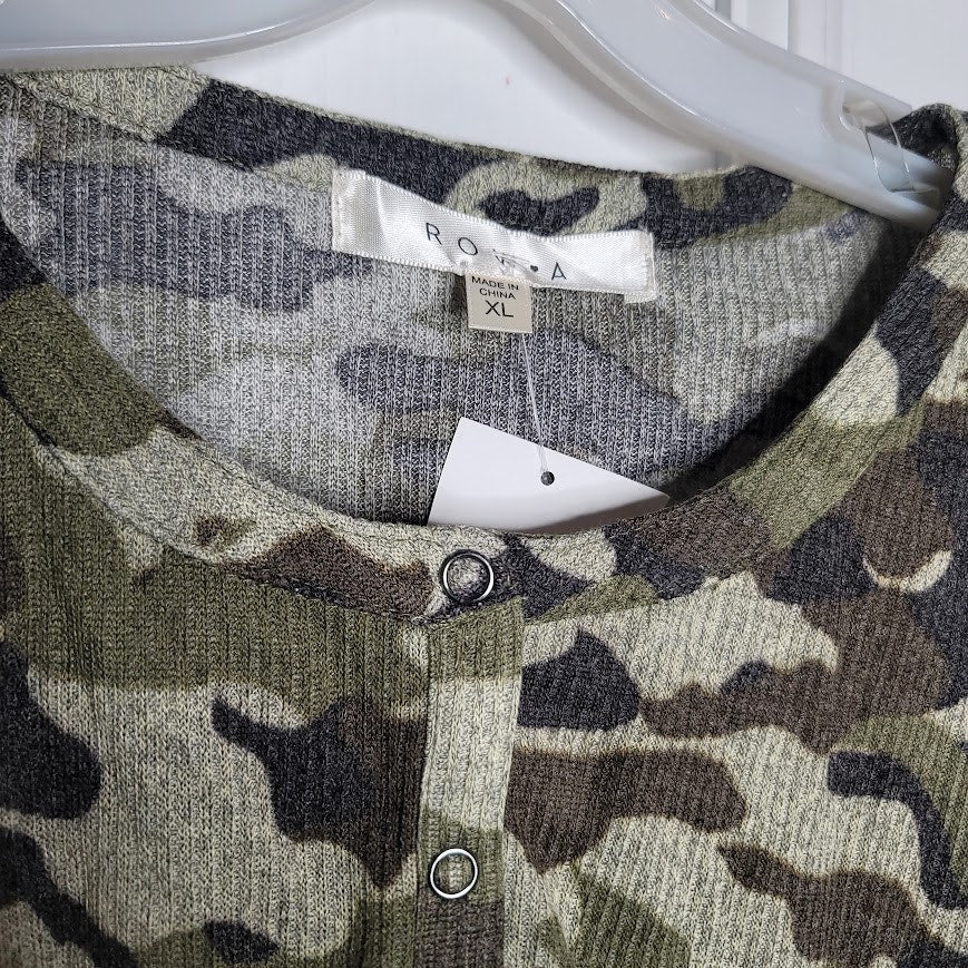 ROW A Size XL womens army green camo crop top TShirt Crop long sleeve LAYERING
