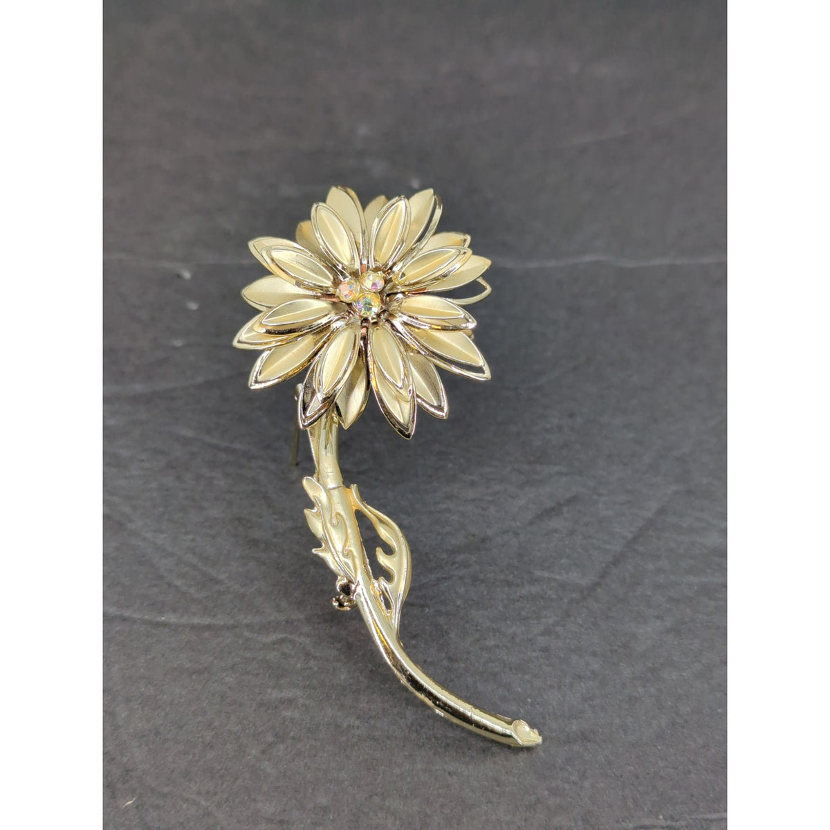 Vintage Gold Tone Layered Flower Floral Brooch Pin Mid-Century Glam Retro