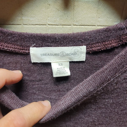 TREASURE & BOND NEW $39 Curved Hem Tee in Burgundy Stem Ombre XS