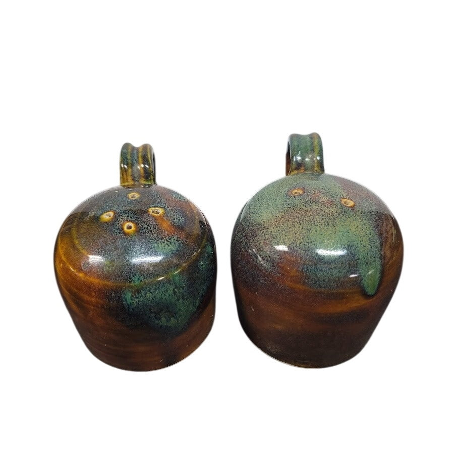 Pair handmade salt pepper shakers pottery handle rounded signed Bean 90 Green