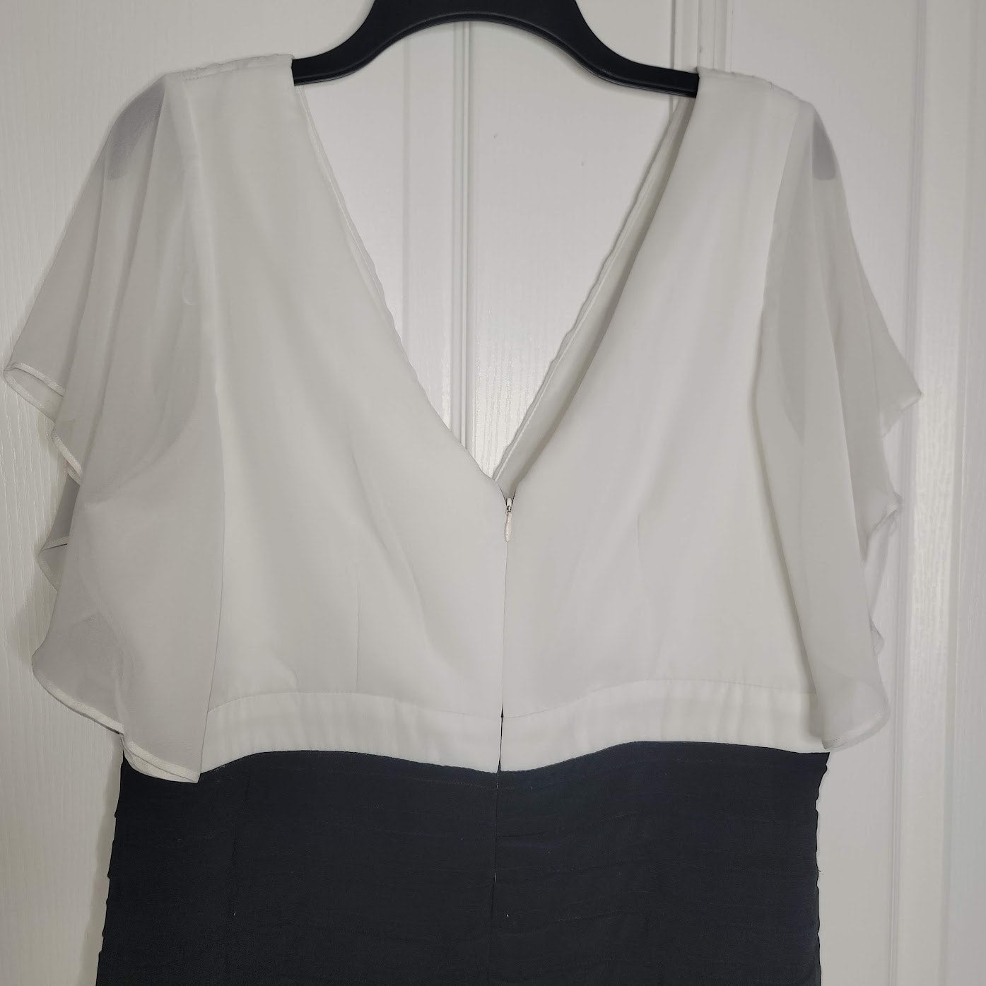 K. Jordan Women's Dress Flutter Sleeve V- Neck Black pleated White SZ 16W Career