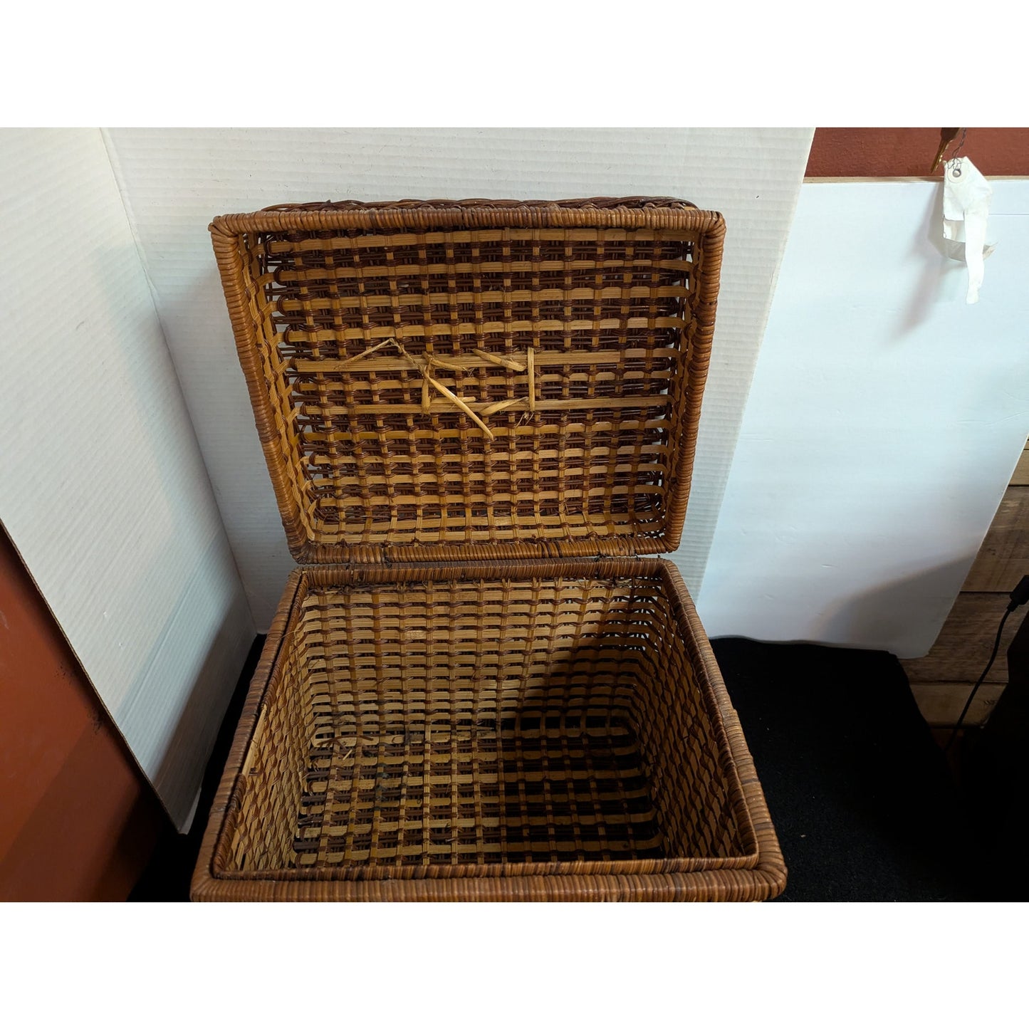 Vintage Woven Rattan Picnic Basket with Plastic Tableware Set