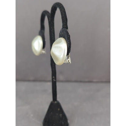 Vintage Pearlized White Pucker Clip On Earrings Japan Mid Century Retro Minimal