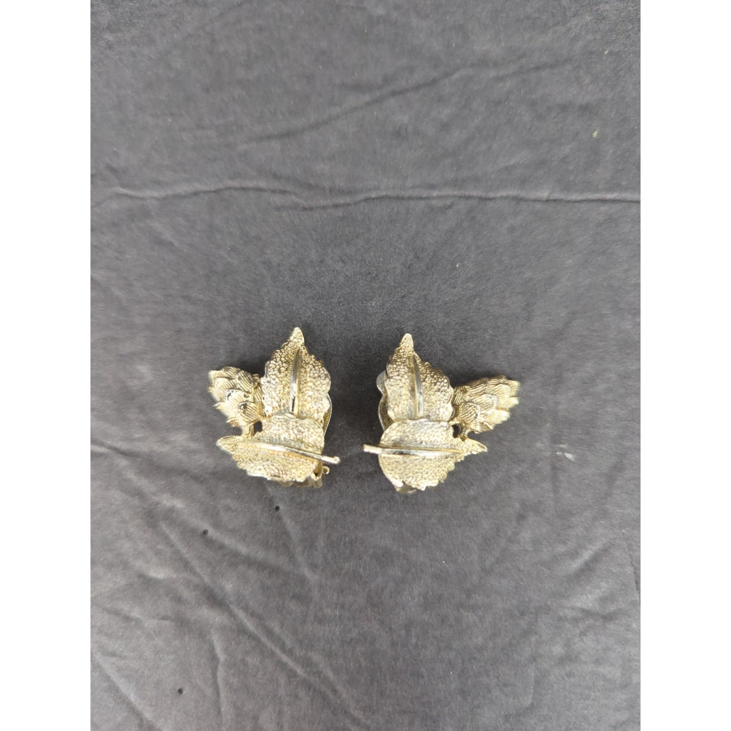 Vintage Gold Tone Textured Wheat Sheaf Leaf Brooch Pin Floral Jewelry