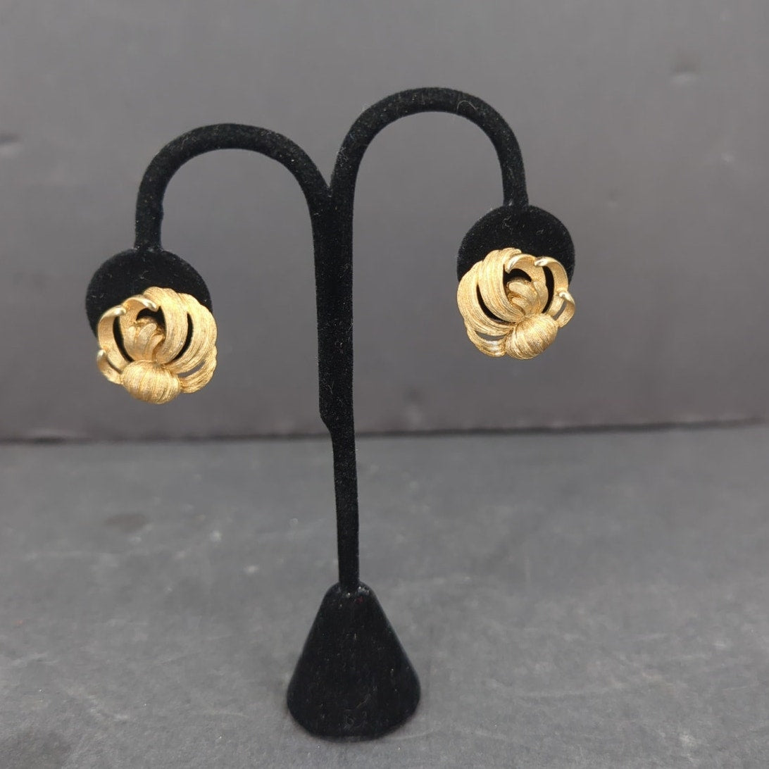 Vintage Monet Signed Gold Tone Swirl Knot Clip On Earrings Retro 1960s MCM