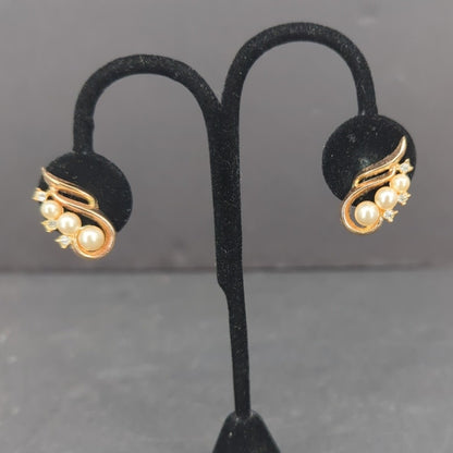 Vintage Trifari Brushed Gold Tone Faux Pearl Leaf Cluster Clip On Earrings Retro
