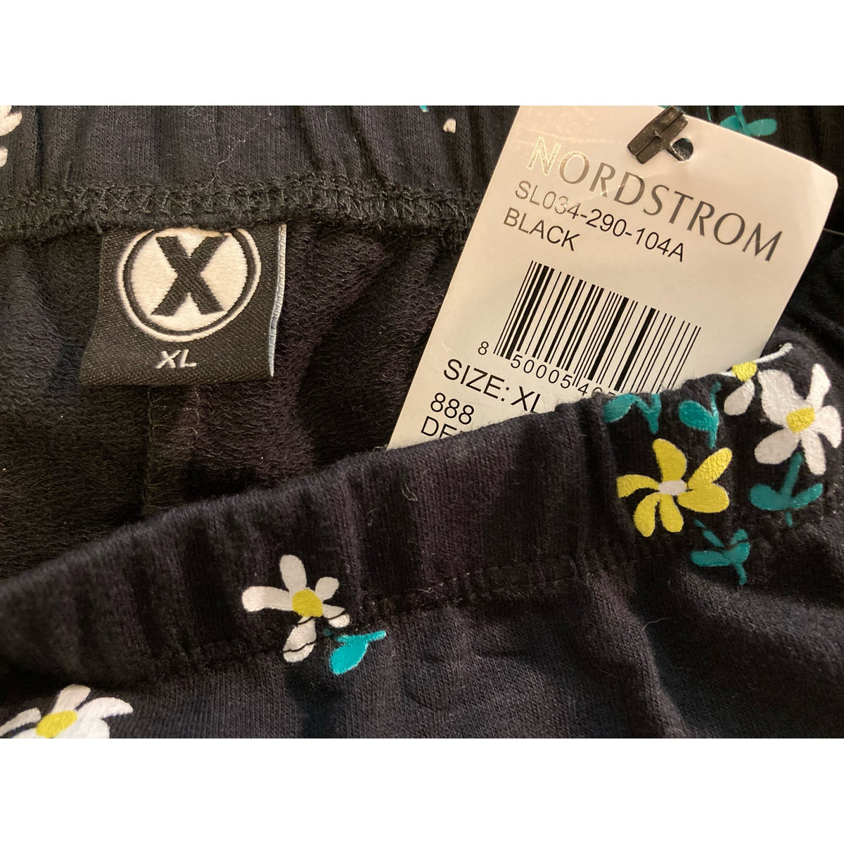 Circle X Girls Elastic Waist Pull On Shorts XL Extra Large Black w/Daisies NWT