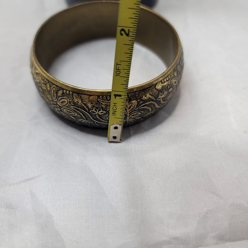 Artisan Brass medallion bangle bracelet chunky 80s METAL floral ENGRAVED
