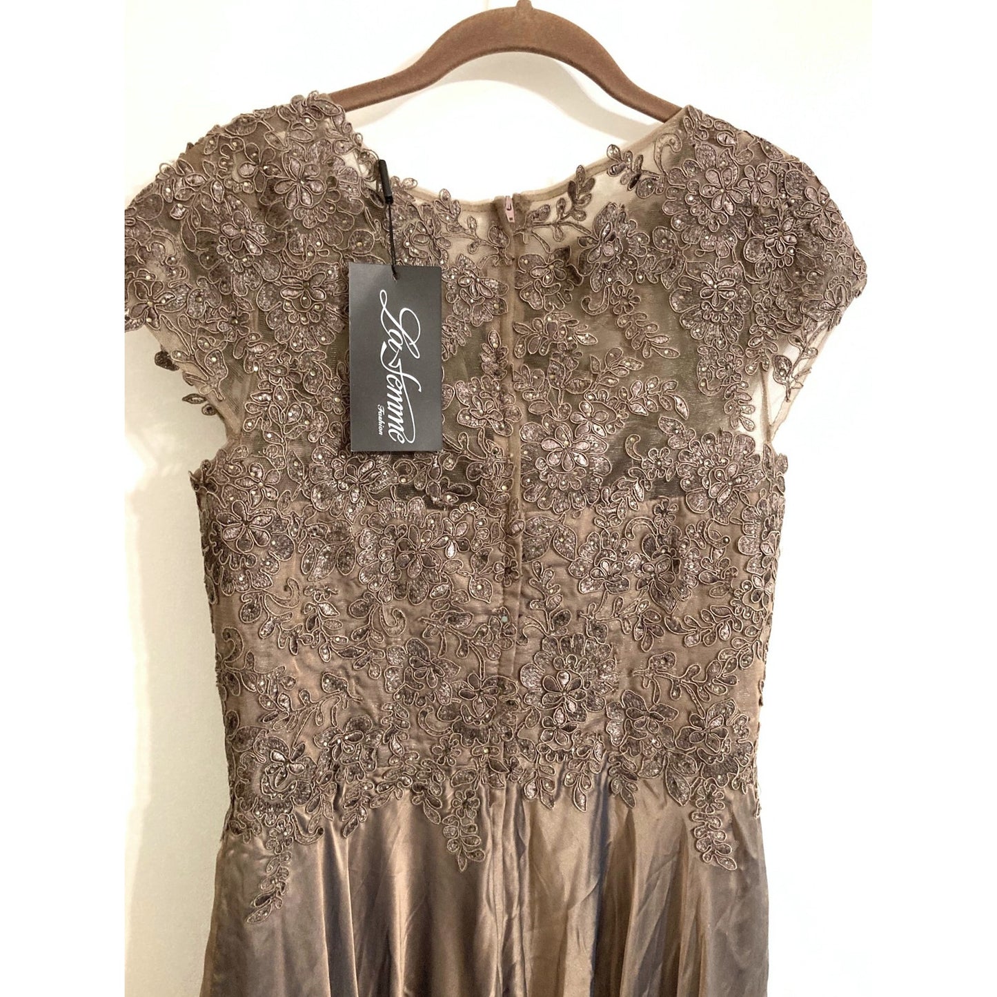 La Femme Floral Embroidery Lace Chiffon A-Line Formal Gown Size 6 in Cocoa NWT