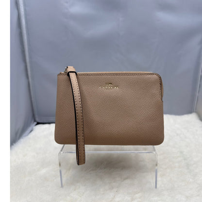 Coach Corner Zip Wristlet Beige Crossgrain Leather F58032 Luxury Designer Taupe