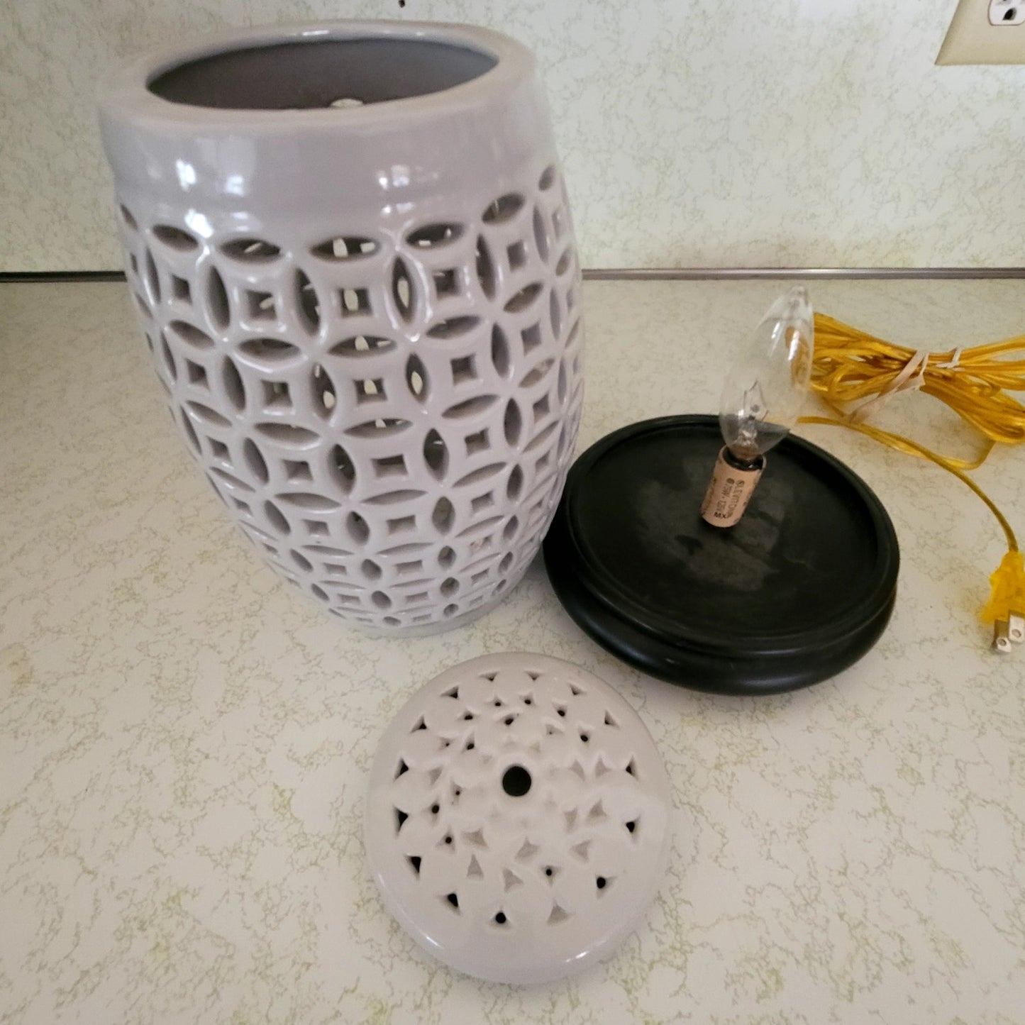 Chinoiserie Blanc de Chine pierce porcelain table lamp Black Base White Table