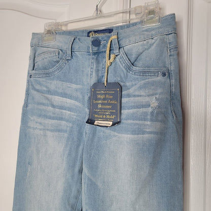 NEW Democracy High Rise Seamless Ankle Skimmer Distressed 6 Light Wash Jeans