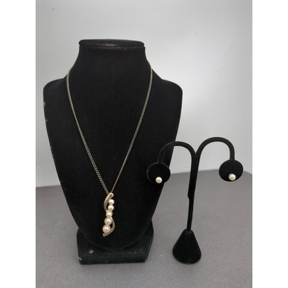 Vintage Fashion Necklace faux encased pearl Pendant with matching earrings