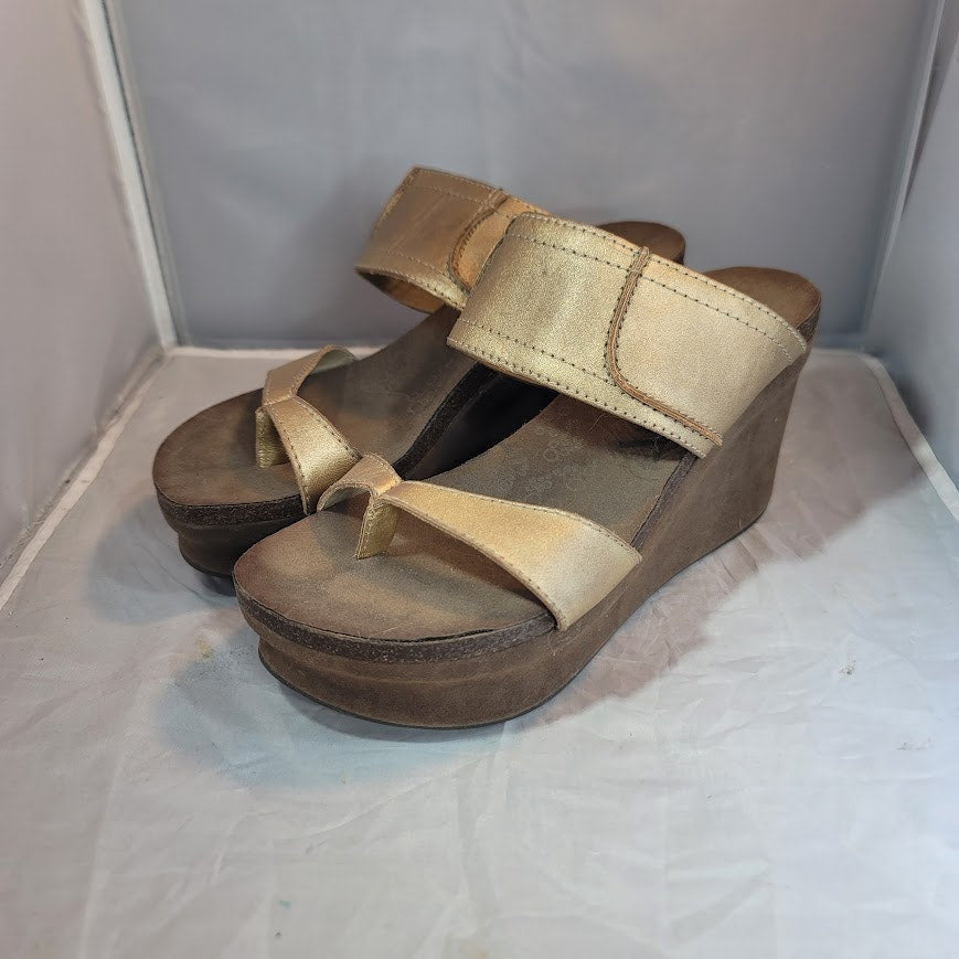 OTBT Brookfield gold leather suede wedge sandals size 10 Split peep toe shoes