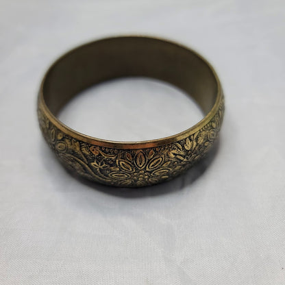 Artisan Brass medallion bangle bracelet chunky 80s METAL floral ENGRAVED
