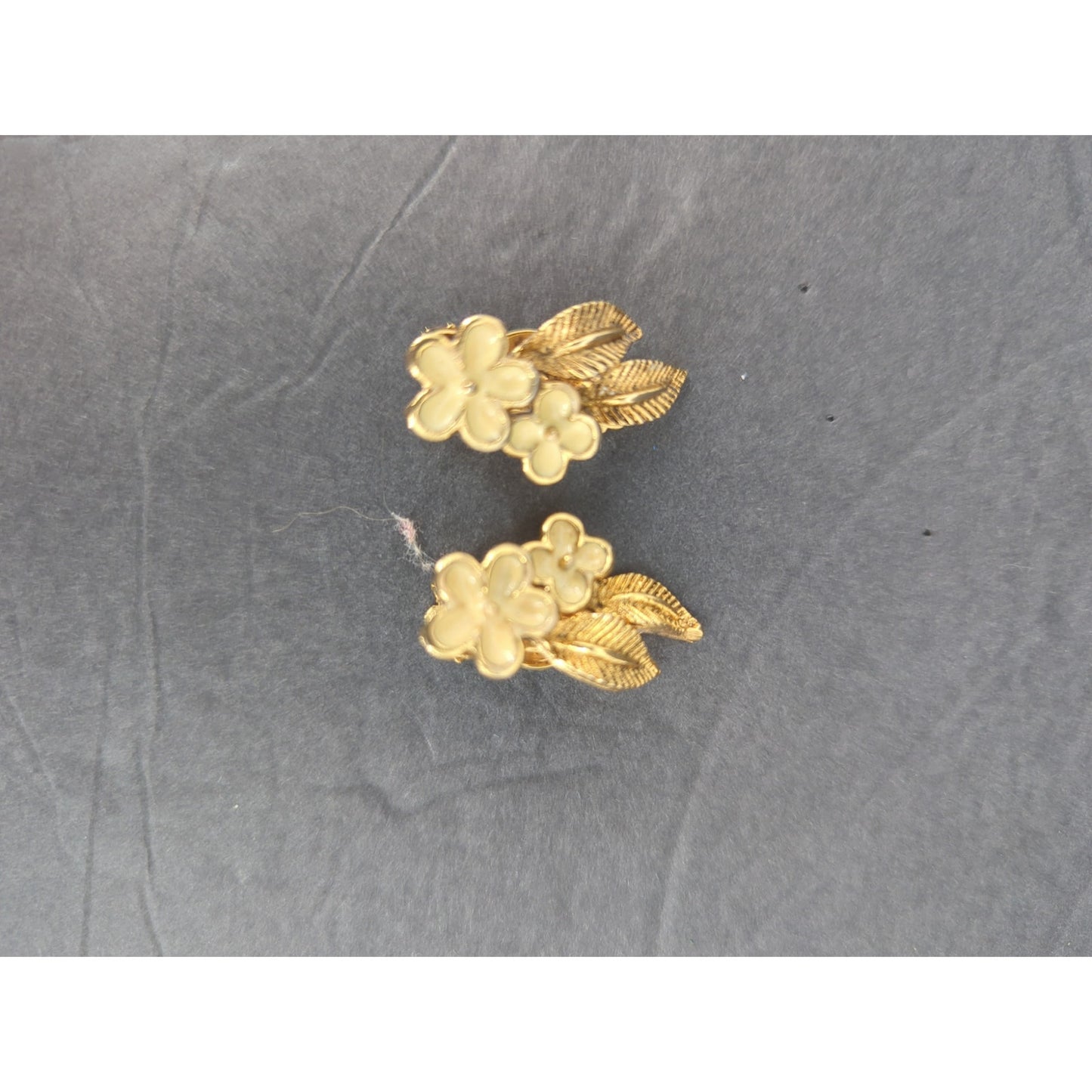Vintage 1960s Mid Century Gold Tone Cream Enamel Dogwood Flower Clip On Earrings