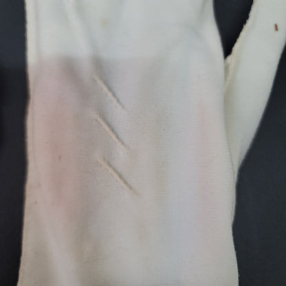 Vintage womens white formal cloth gloves prom wrist detail small/medium 1960s