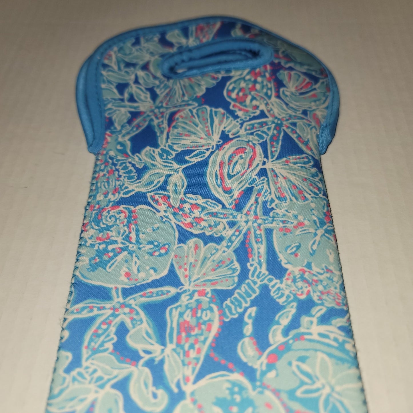Lilly Pulitzer wine neoprene tote Pop Pop into Deep Print Travel Beach Bottle