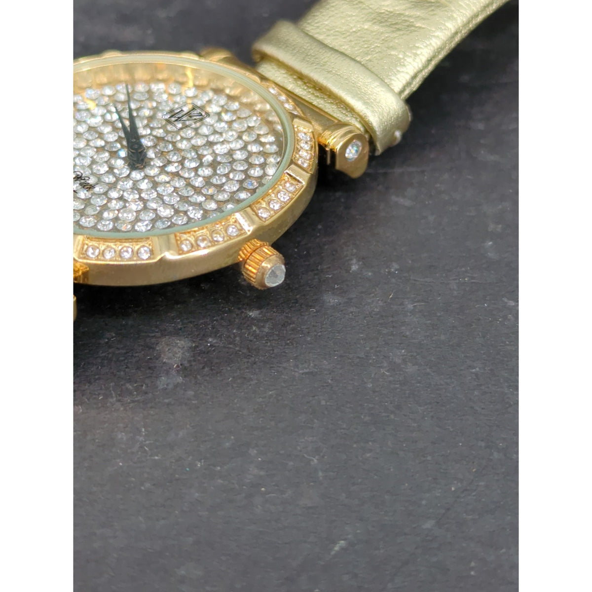 Vtg. Victoria Wieck Beverly Hills Gold Tone Crystal Pave Watch Gold Leather Band