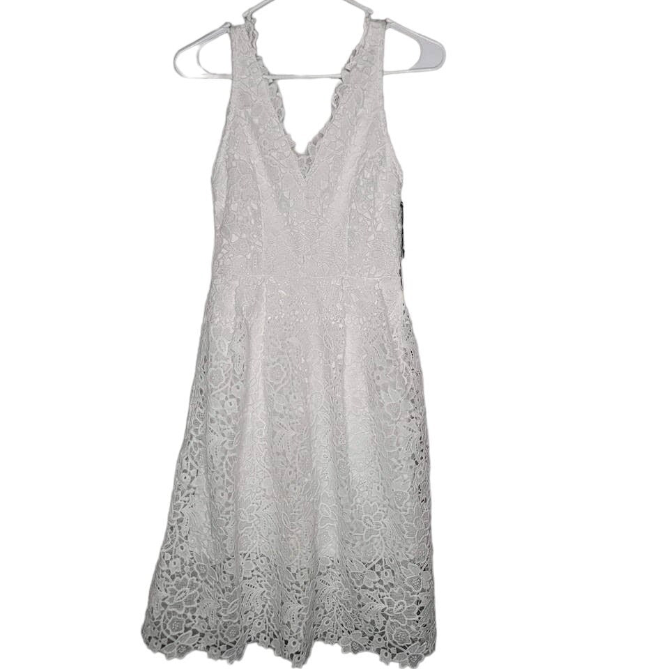 ASTR Lace Dress Size X-Small Eyelet Flowers Spring Summer Favorite NEW