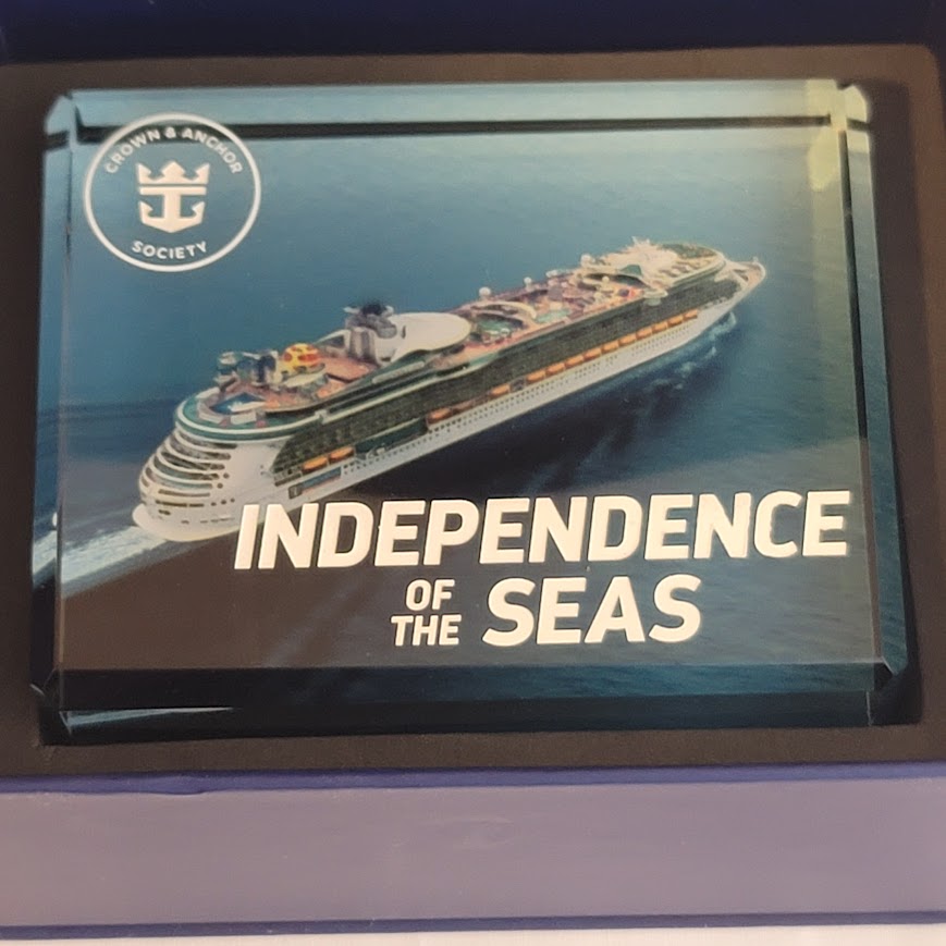 INDEPENDENCE of the Seas Glass block Royal Caribbean NEW Colorful paperweight