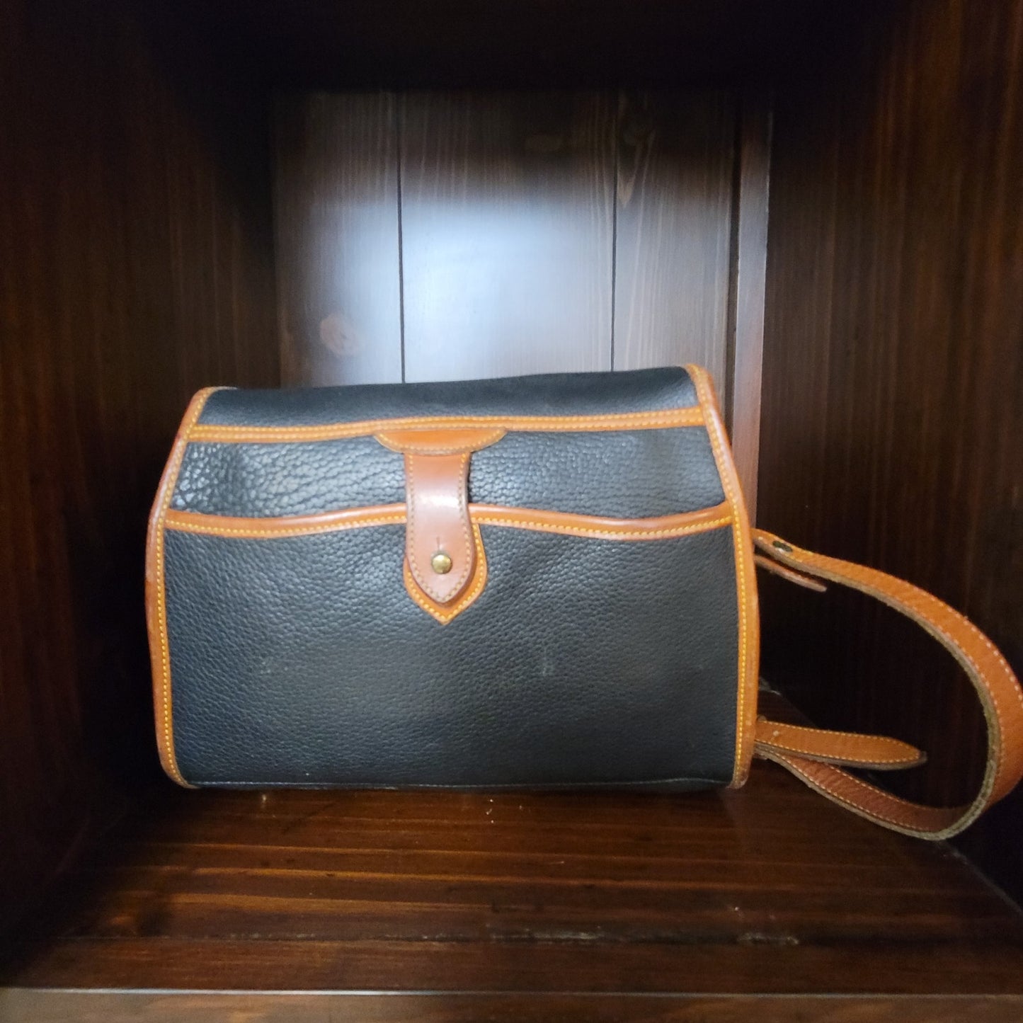 Vintage Dooney & Bourke All-Weather Leather Essex shoulder bag British tan trim