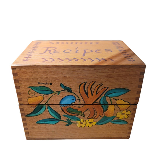 Vintage wood recipe box 7" x 4.5" x 5.5" dove tail construction Birds Folk Art