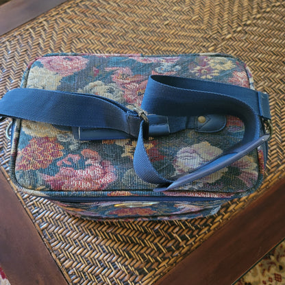 CONCOURSE vintage train case vanity suitcase luggage carry on bag Tapestry