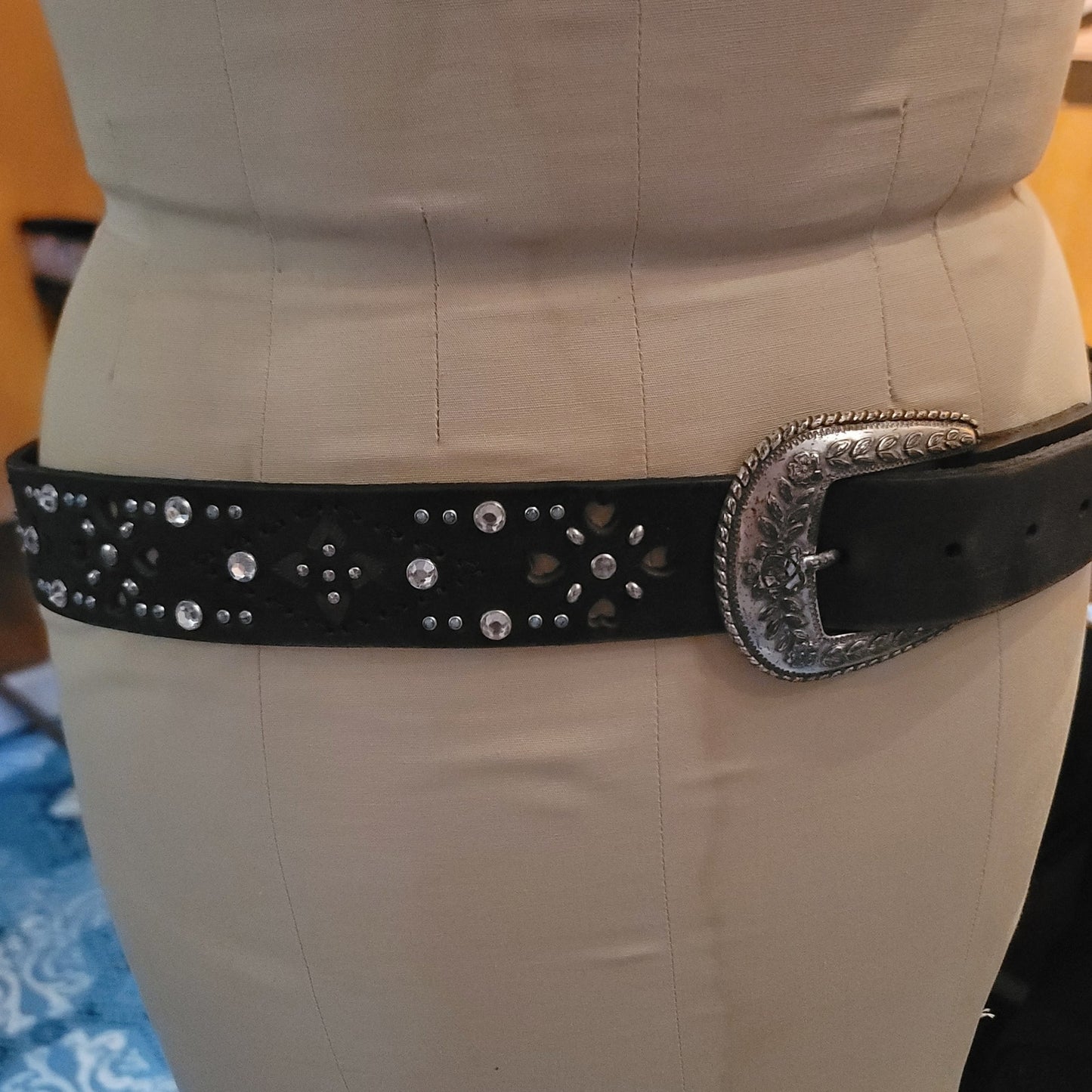 Ariat Leather Studded tooled Silver Buckle Size 34 Hearts Rhinestones Boho BELT