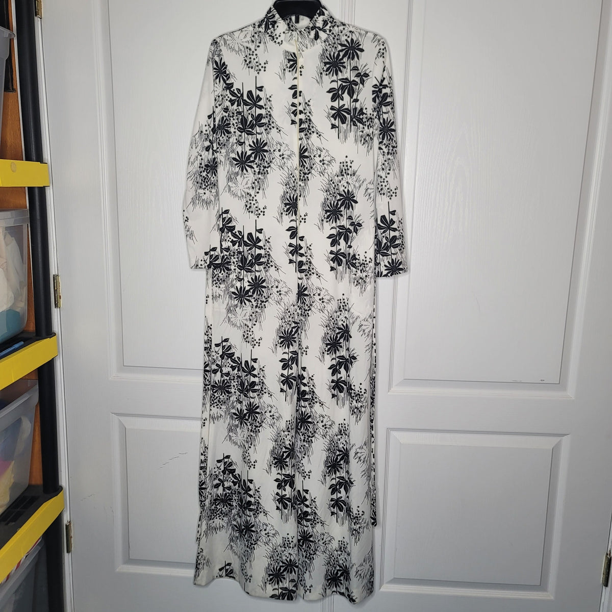 Vintage blackwhite polyester Jumpsuit LARGE Long Sleeve Obi Belt Full Zip Floral