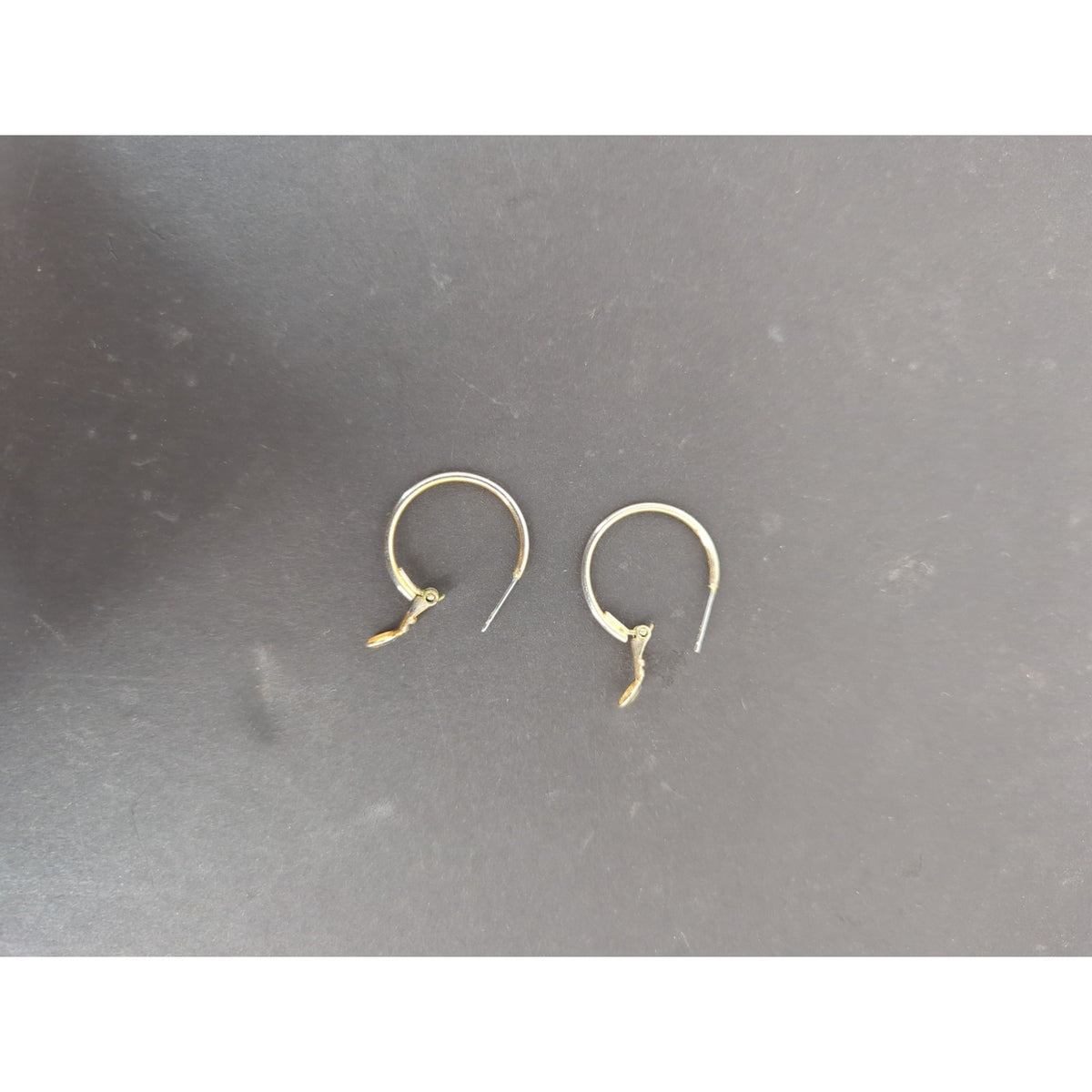 Vintage Gold Tone Smooth Textured Hoop Earrings Small Pierced Huggie Retro