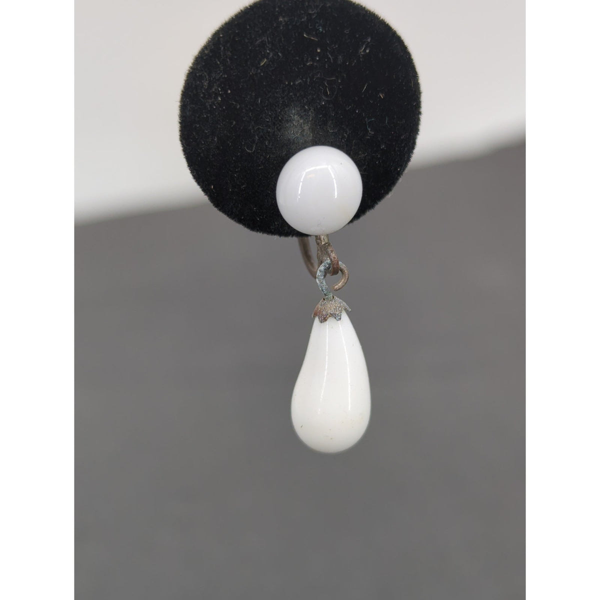 Vintage Mid Century White Milk Glass Teardrop Screw Back Earrings Wedding Classy