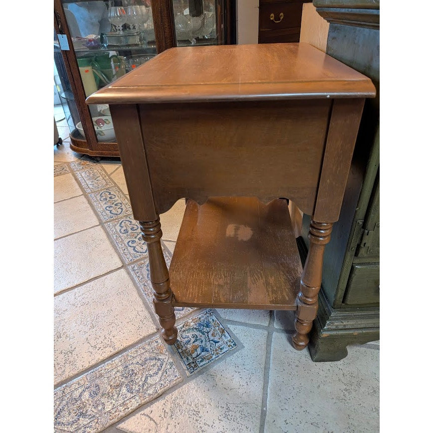 Secondhand Sandies Single solid wood nightstand with drawer