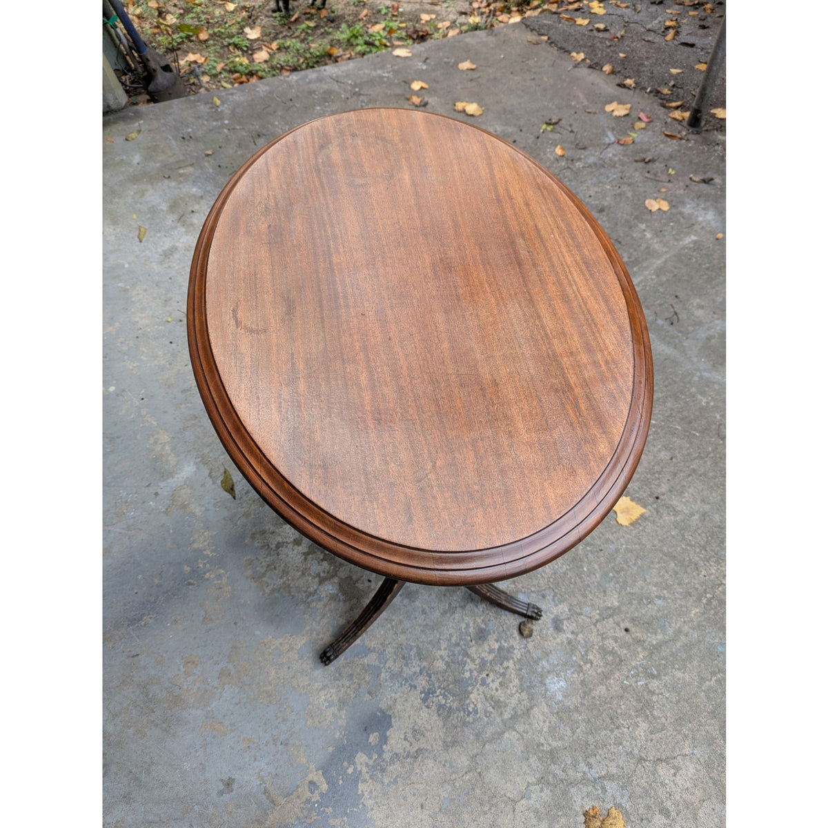 Secondhand Sandies: oval vintage table WALNUT