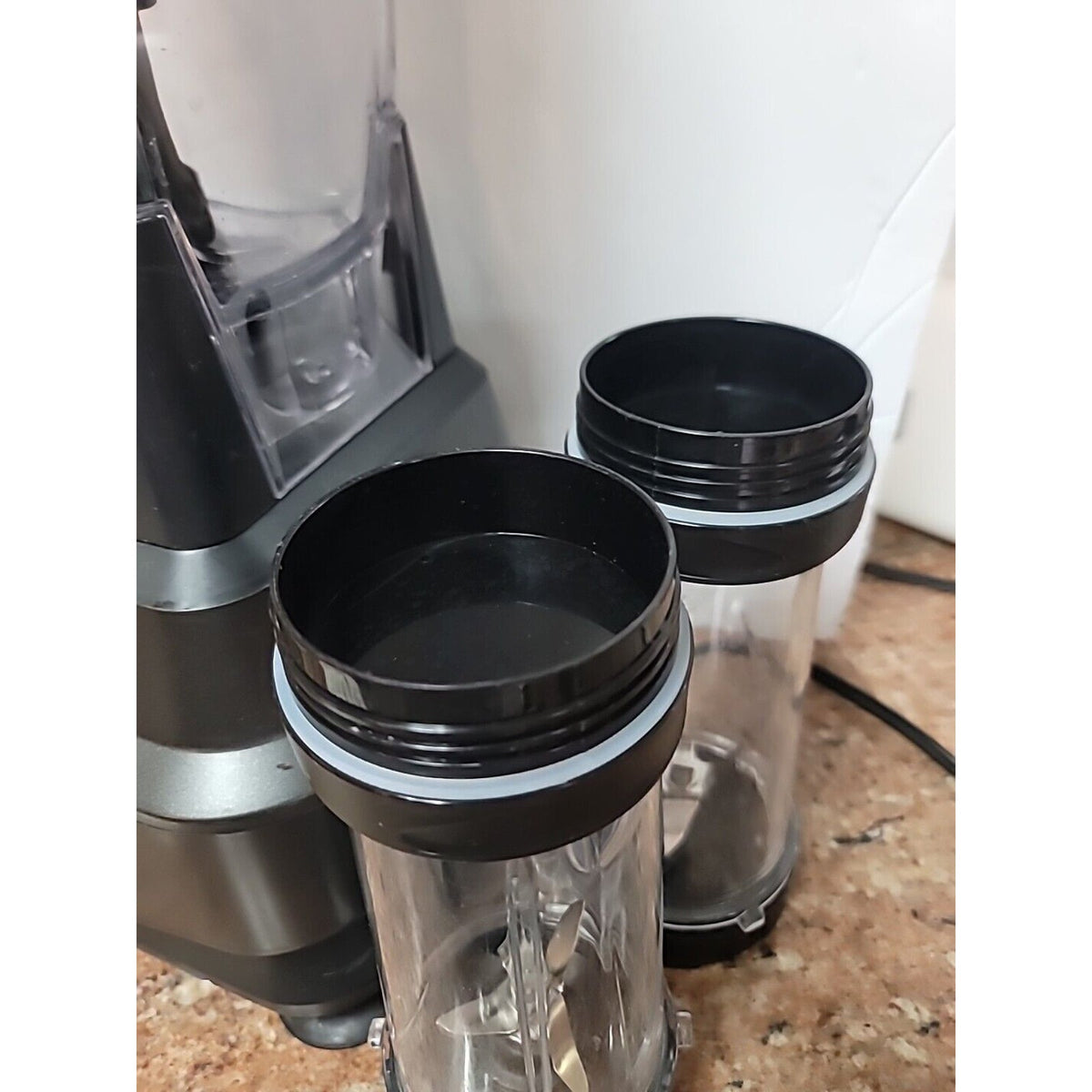 NINJA Professional 1500 Watts Machine, Pitcher, Lid, 2 bullet cups with lids
