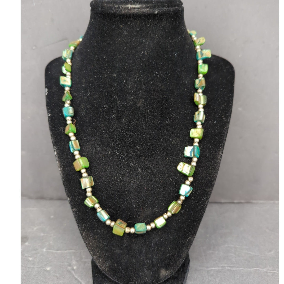 Vintage Green Bead Gold Tone Station Strand Choker Necklace Mid-Century Modern