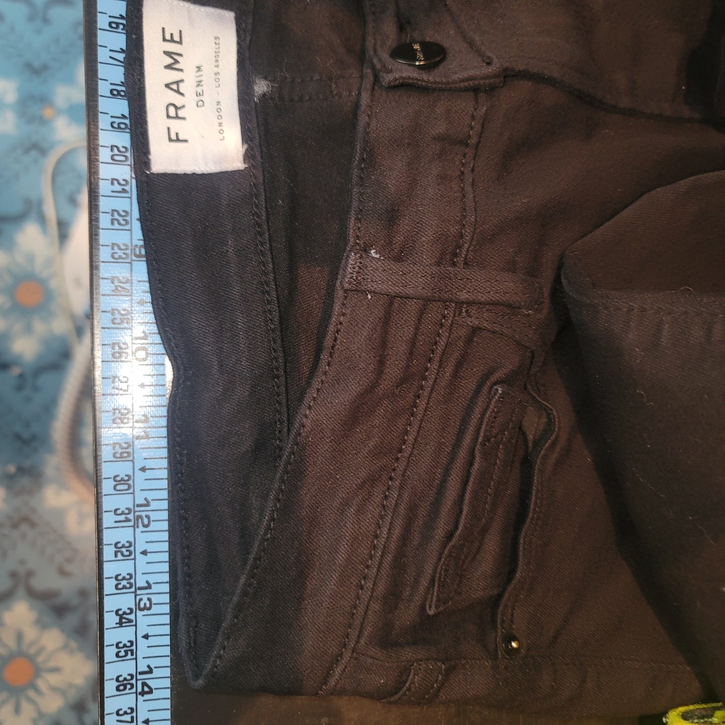 FRAME Le Skinny De Jeanne Raw Stagger Mid Rise Cropped Skinny Jean 28" Film Noir