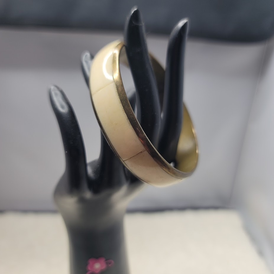 Vintage Brass & Cream Inlay Bangle Bracelet – Mid-Century Modern Minimalist