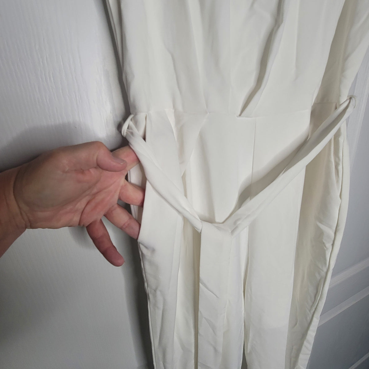 Fraiche by J White Sleeveless Jumpsuit Size Large Belt Skinny Leg Scoop Neck NEW