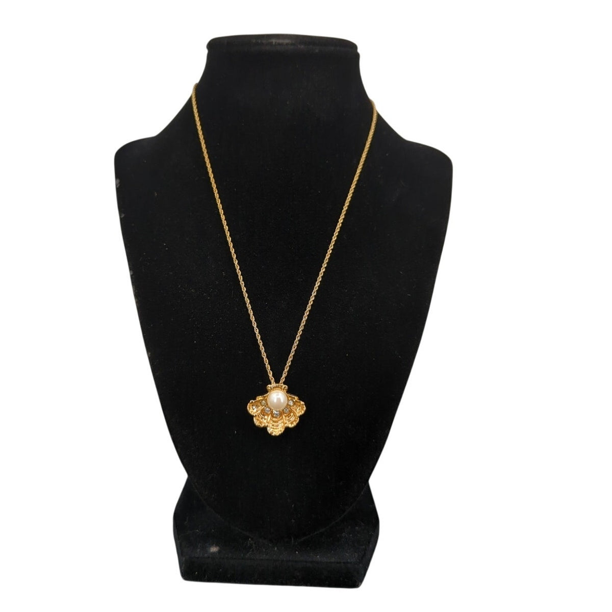 Fashion Necklace Vintage Scalloped Gold-Tone Pearl crystal Fan Pendant Necklace