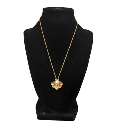 Fashion Necklace Vintage Scalloped Gold-Tone Pearl crystal Fan Pendant Necklace
