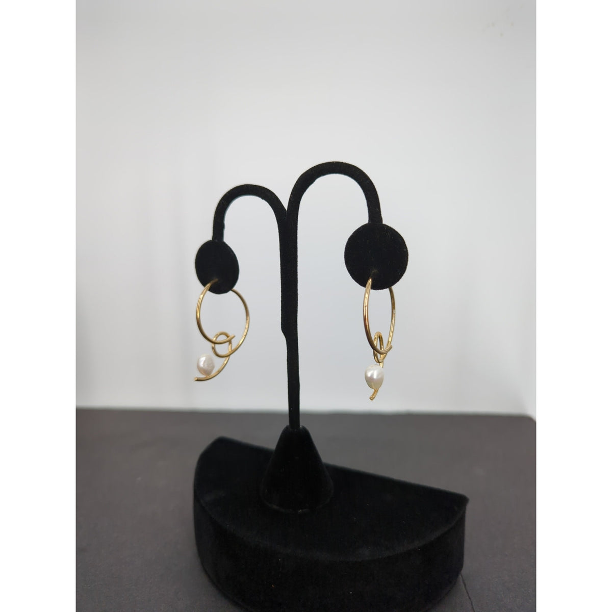 Vintage PIERCED fashion  Earrings Freshwater Pearl abstract hoop goldton