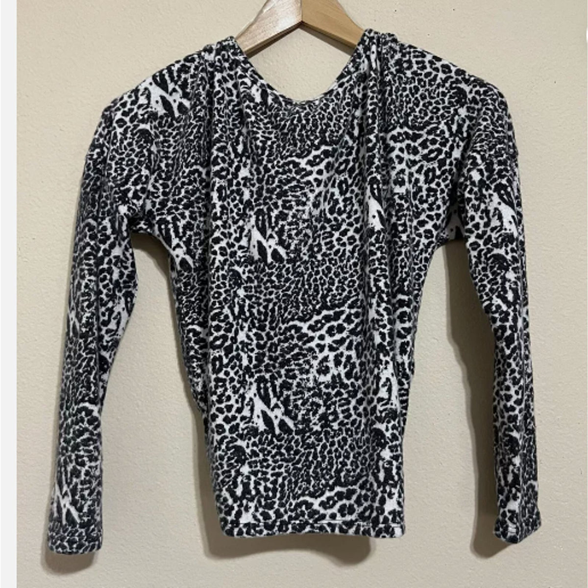 Poof Women Fleece V-neck Twist Top Sweater Size Large Animal Print NWT