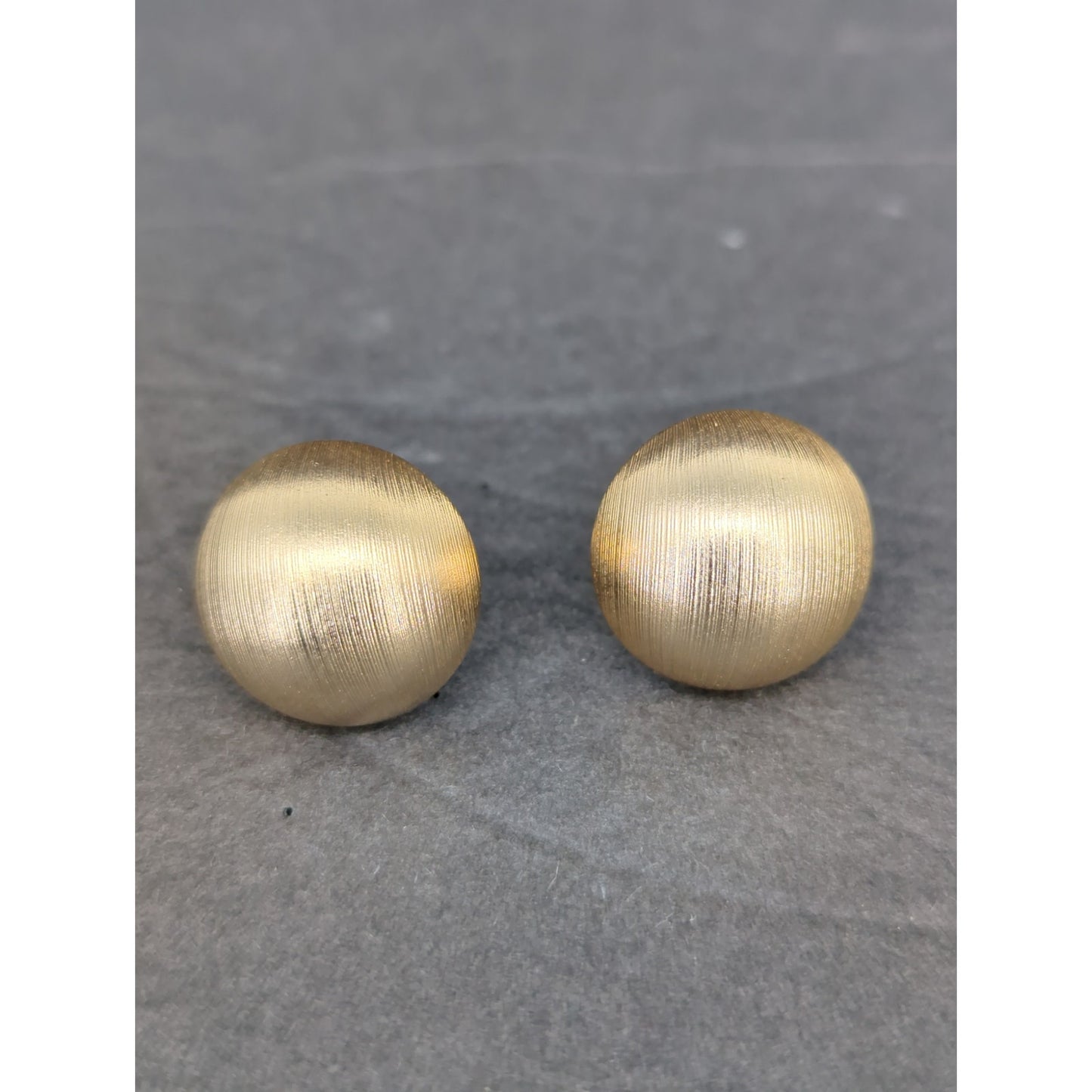 Vintage Marino Textured Gold Tone Concentric Circle Clip On Earrings 1980s Glam