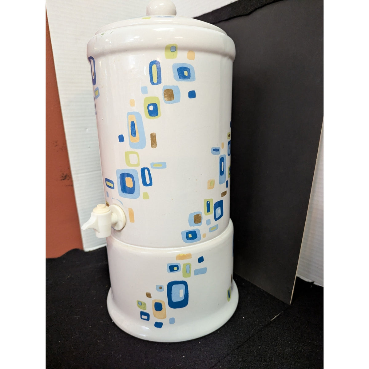 DesignPac Mid Century Modern Geometric Ceramic Beverage Dispenser