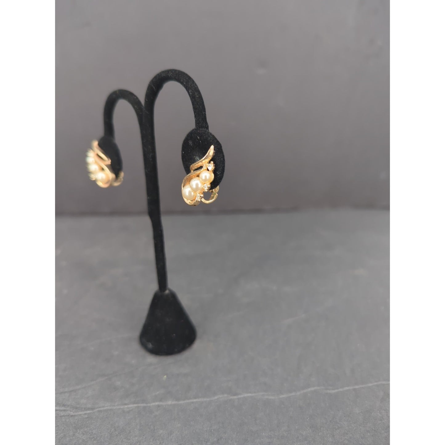 Vintage Trifari Brushed Gold Tone Faux Pearl Leaf Cluster Clip On Earrings Retro
