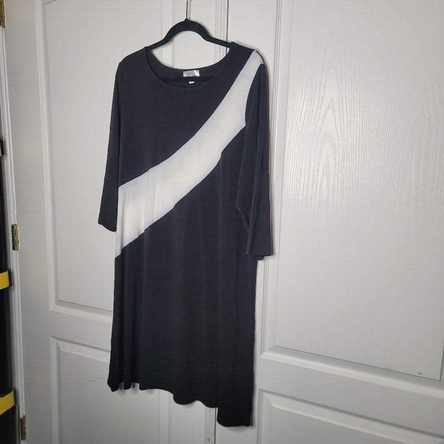 VIP Avenue Black White Dress Stretchy Size 14/16 NEW casual career long sleeve